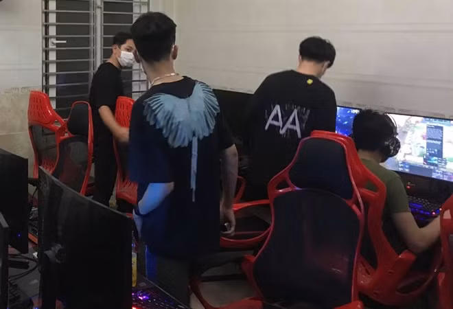 Một quán game bị phát hiện hoạt động trong thời điểm dịch COVID-19 có diễn biến phức tạp.