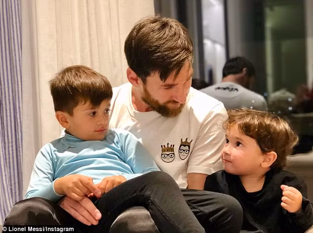 Ba cha con nhà Messi.