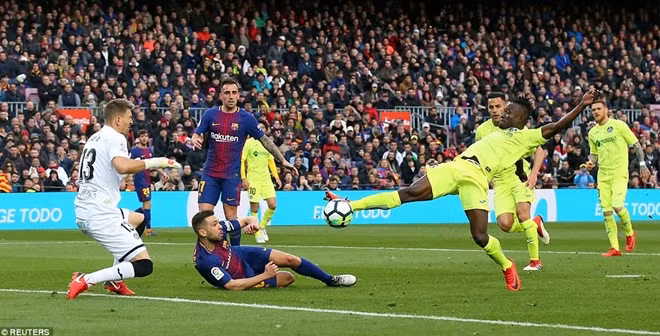 Getafe suýt chút nữa làm được địa chấn tại sân NouCamp. Ảnh: Reuters.
