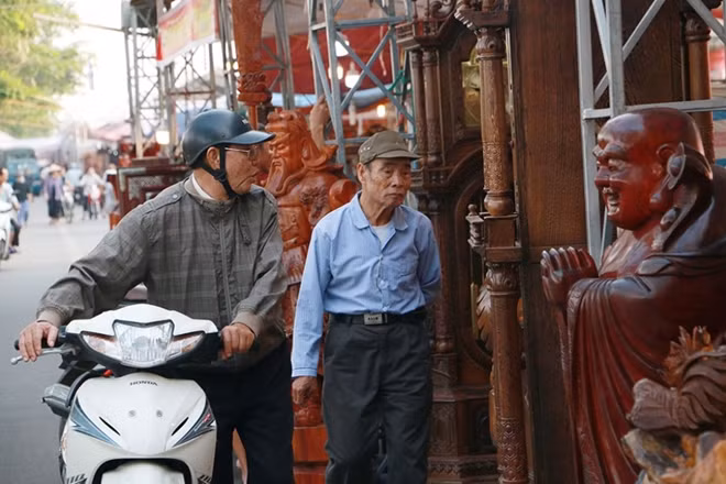 Rất nhiều khách hàng đã tới hội chợ để tận mắt chiêm ngưỡng những sản phẩm độc đáo này.