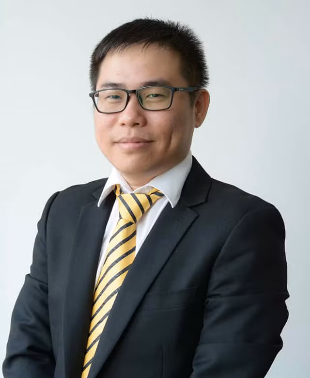 Chuyên gia tài chính Phan Dũng Khánh. Chuyên gia tài chính Phan Dũng Khánh.