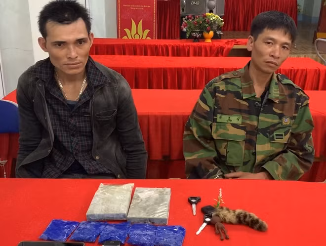 Các đối tượng và tang vật.