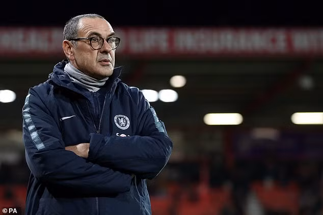 HLV Sarri đã có cuộc nói chuyện riêng với các học trò kéo dài gần 1 tiếng đồng hồ.