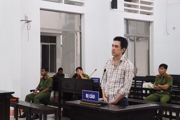 Bị cáo Nguyễn Minh Tiến tại tòa.