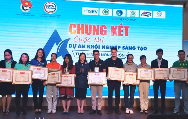 Các thí sinh có những dự án đoạt giải nhận giải thưởng.