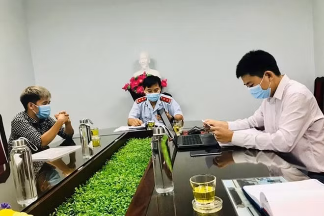 Nguyễn Văn Hưng tức Hưng Vlog đã bị xử phạt 2 lần vì hành vi cung cấp, chia sẻ thông tin không phù hợp với thuần phong mỹ tục của dân tộc trên YouTube.