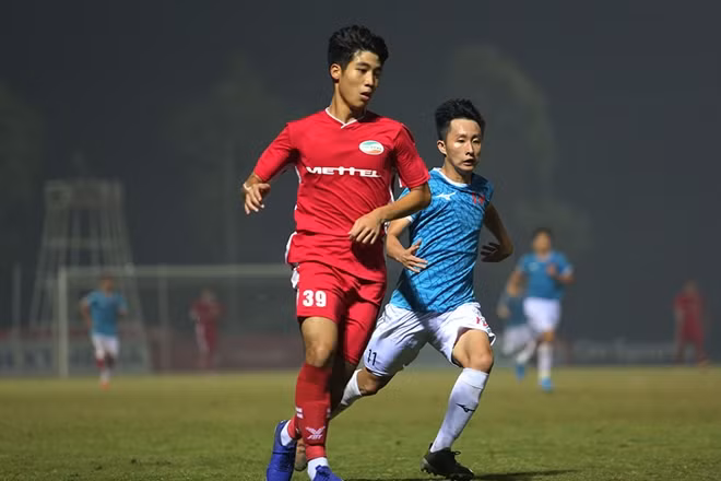 Tuy nhiên đội bóng áo đỏ đã không làm được điều này và đành chấp nhận nhìn PVF lên ngôi vô địch.