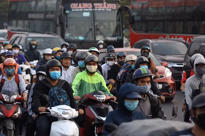 Cuối năm cứ ra đường là… sợ tắc. Ảnh: Phạm Ngọc Thành