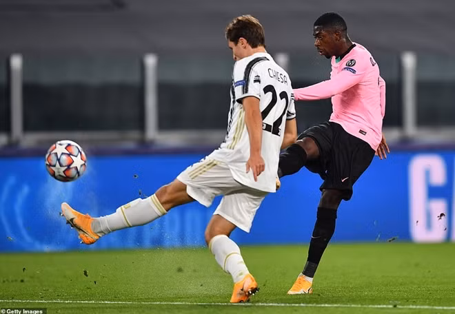 Barca hành quân tới Italia làm khách trước Juventus trong bối cảnh vừa nhận thất bại trước Real ở trận siêu kinh điển. Tuy nhiên họ đã khởi đầu vô cùng tốt khi có bàn mở tỷ số của Dembele ở trong hiệp 1.