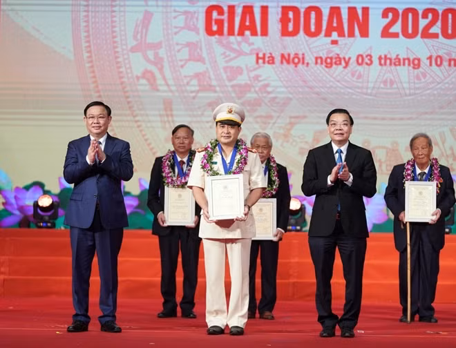 Đại tá Lê Đức Hùng được vinh danh Công dân thủ đô ưu tú.