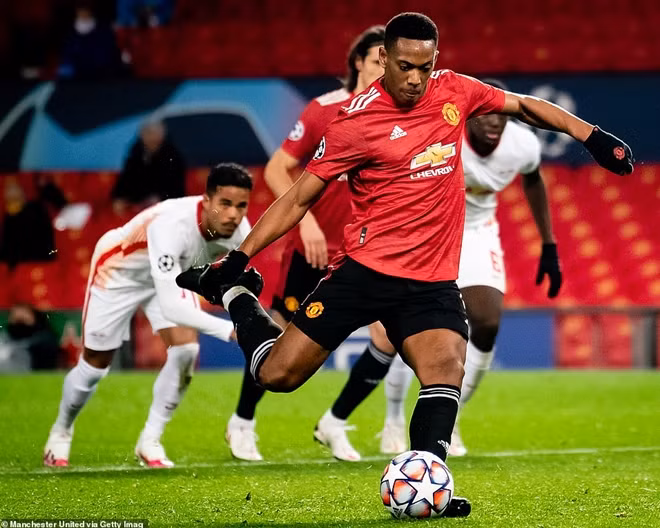 Ngoài 3 bàn thắng của Rashford, MU còn có pha lập công của Anthony Martial để hoàn tất chiến thắng đậm đà 5-0.