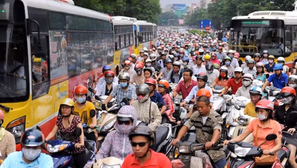 Giao thông Hà Nội luôn là vấn đề nan giải.