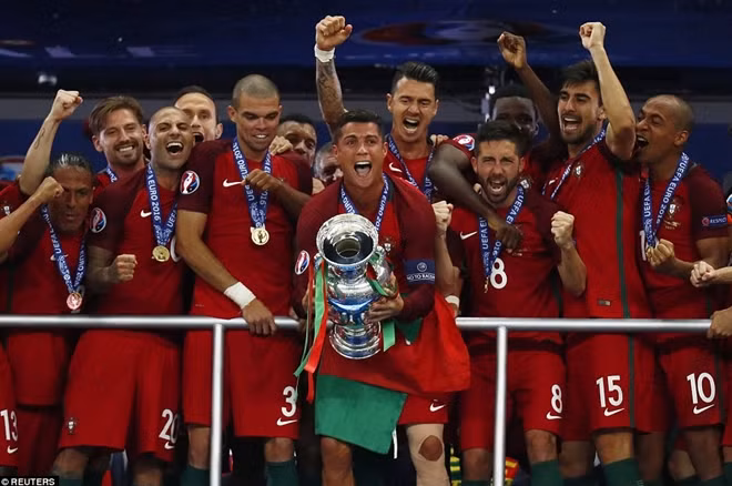 Ronaldo và đồng đội đã có một mùa hè tuyệt vời tại Pháp. Ảnh: Reuters.