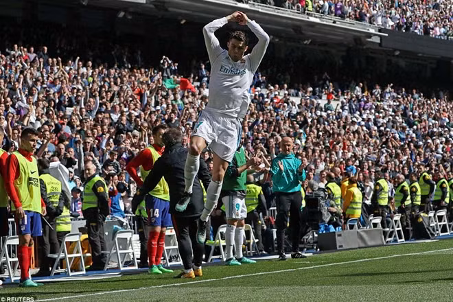 Ronaldo đưa Real vươn lên dẫn trước. Ảnh: Reuters.
