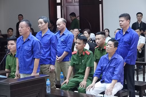 Sai phạm của Ban Quản lý chợ Long Biên từ phiên tòa xét xử: 5 đối tượng "bảo kê"