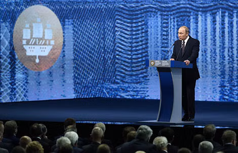 Tổng thống Nga Putin phát biểu tại Diễn đàn kinh tế quốc tế Saint-Peterburg lần thứ 20 hôm 17-6. Ảnh: Itar-Tass. Tổng thống Nga Putin phát biểu tại Diễn đàn kinh tế quốc tế Saint-Peterburg lần thứ 20 hôm 17-6. Ảnh: Itar-Tass.