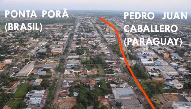 Pedro Juan Caballero, thành phố Paraguay giáp giới với Brazil.