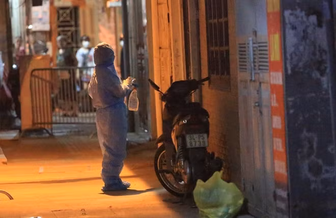 Bệnh nhân này có 6 F1 gồm người thân trong gia đình và hàng xóm.