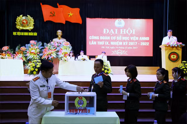 Đại hội tiến hành cầu cử Ban chấp hành nhiệm kỳ mới
