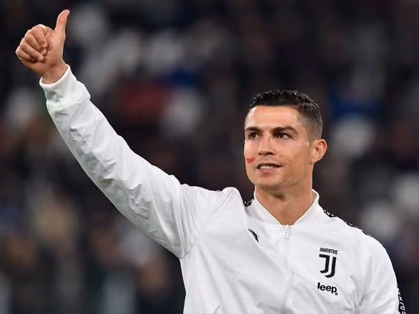Ronaldo ăn mừng sau trận đấu với Spal. Ronaldo ăn mừng sau trận đấu với Spal.