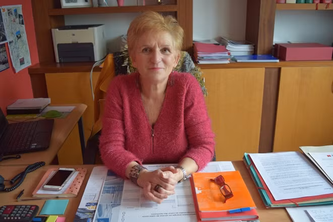 Bà Evelyne Girardin đề nghị Chính phủ Pháp nên quy định mức lương toàn thời gian đối với chức vụ thị trưởng.
