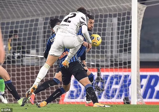 Rạng sáng 17/12, Juventus có cuộc đối đầu với Atalanta ở giải quốc nội Italia Serie A.Đoàn quân của HLV Andrea Pirlo đang rất cần một chiến thắng để thu hẹp khoảng cách 4 điểm với đội đầu bảng AC Milan. Rạng sáng 17/12, Juventus có cuộc đối đầu với Atalanta ở giải quốc nội Italia Serie A.Đoàn quân của HLV Andrea Pirlo đang rất cần một chiến thắng để thu hẹp khoảng cách 4 điểm với đội đầu bảng AC Milan.