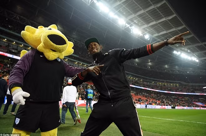 Trận đấu còn có thêm một khán giả đặc biệt khác, huyền thoại điền kinh Usain Bolt - một fan cứng của Man Utd.