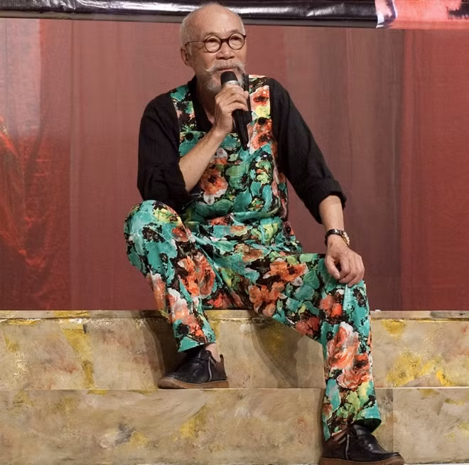 Hoàng Hà Tùng trong vai trò đạo diễn.
