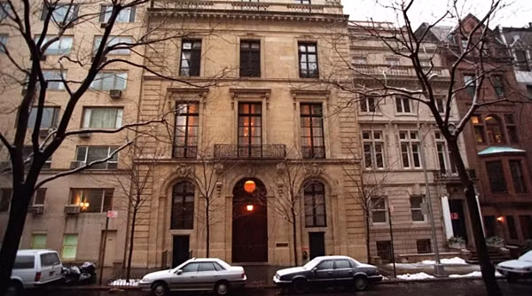 Tòa biệt thự Upper East Side 7 tầng tọa lạc trên khu đất 2.000m² tại phố 9 East 71 ở Manhattan được định giá giá khoảng 77 triệu USD.