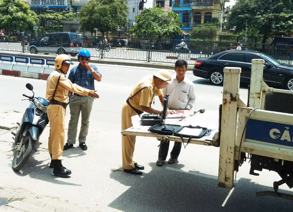 Từ 1-8, tăng nặng hình thức xử phạt đối với nhiều hành vi vi phạm giao thông.