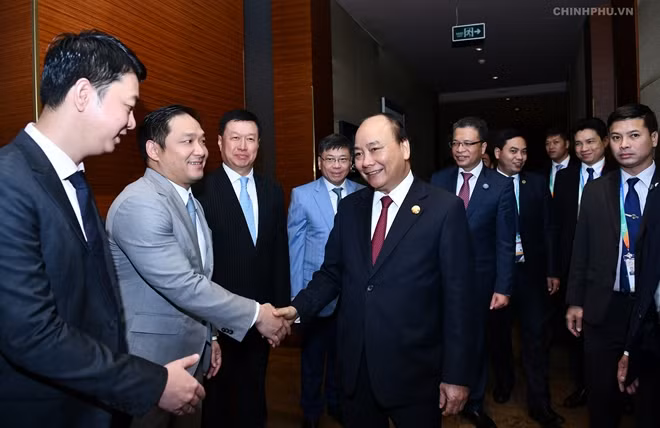 Thủ tướng gặp gỡ Chủ tịch Tập đoàn China Greenland Trương Ngọc Lương và các thành viên Tập đoàn. Ảnh: VGP/Quang Hiếu