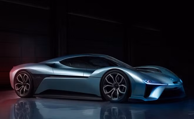 Mẫu NextEV NIO EP9 của hãng xe Nurburgring, Trung Quốc từng lập kỷ lục là mẫu xe điện nhanh nhất thế giới trong khi chạy thử. Được giới thiệu tại London, xe có công suất, 1341 mã lực cho phép nó tăng tốc từ 0 lên 100 km/h trong 2,7 giấy. Xe chỉ nặng có 1530kg, tốc độ tối đa đạt 312 km/h, quãng đường đi được sau khi sạc đầy là 424 km.
