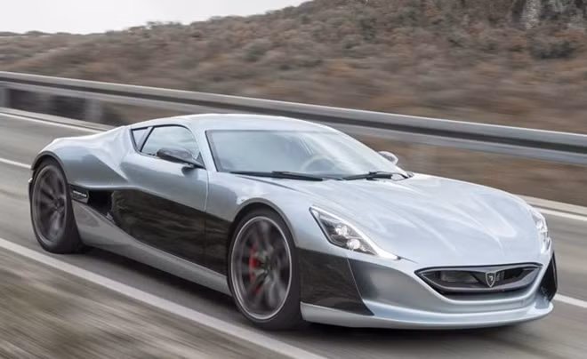 Mẫu Concept One của Rimac. Sử dụng hệ thống truyền động 4 bánh toàn thời gian mang tên Rimac All Wheel Torque Vectoring, với công suất 1.088 mã lực giúp xe tăng tốc từ 0 lên 100 km/h trong vỏn vẹn 2,6 giây.