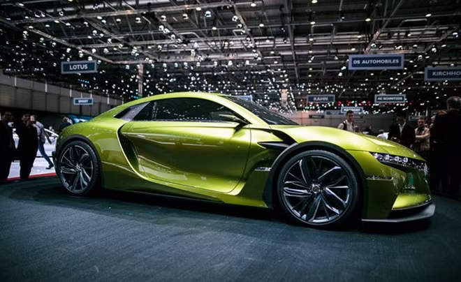 Mẫu concept E-Tense của công ty DS Automobiles (Pháp) trong triển lãm xe hơi Genava 2016. Công ty mẹ của DS Automobiles là Citroen có kế hoạch đưa E-Tense vào thị trường Mỹ trong thời gian tới.Là một mẫu xe lai E-Tense gây ấn tượng bởi phong cách thiết kế bắt mắt cũng như khả năng của nó. Xe có thể đi chuyển 193 dặm nếu sử dụng động cơ điện, 224 dặm nếu sử dụng cả động cơ xăng, tổng công suát lên tới 402 mã lực.