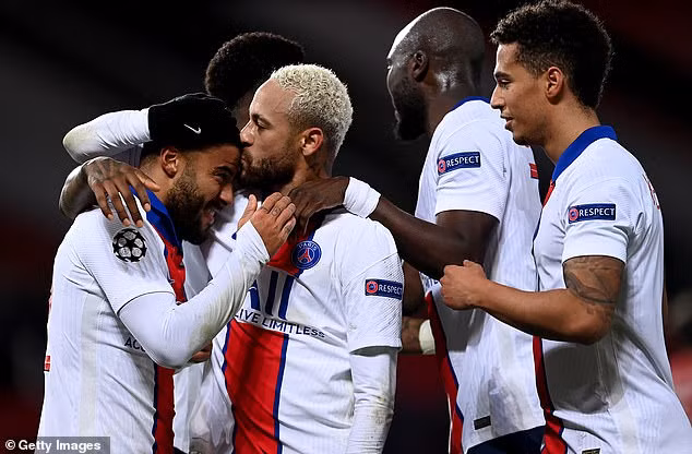 Với chiến thắng này, PSG hiện đã bằng điểm với chính M.U. Quỷ Đỏ hiện vẫn đang đứng đầu bảng H tuy nhiên chỉ còn hơn PSG và Leipzig về chỉ số phụ. Tấm vé đi tiếp sẽ được quyết định trong lượt trận cuối khi khi M.U làm khách trước Leipzig, còn PSG tiếp đón Istanbul.