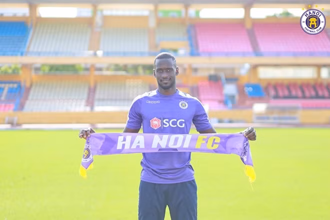 Papa Ibou Kébé sẽ thi đấu cho Hà Nội FC với hợp đồng 1,5 năm. Ảnh: HanoiFC