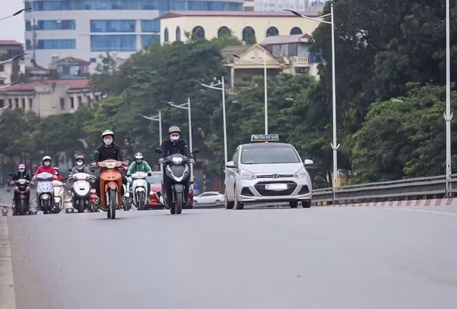 Trước đó, Bộ GTVT có văn bản yêu cầu các đơn vị liên quan dừng hoạt động của xe khách, taxi để ngăn ngừa dịch COVID-19.