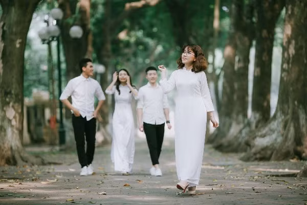 MV “Lời hứa ngày chia tay” được quay tại trường cấp 3 Bắc Giang nơi Linh theo học.