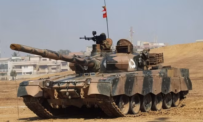 Xe tăng chủ lực Al Khalid.