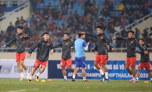 U23 Việt Nam đang khởi động. Ảnh: VNE.
