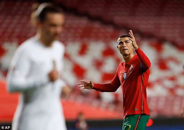 Đây là trận đấu mà CR7 liên tục tỏ ra vô duyên trước khung thành Lloris.
