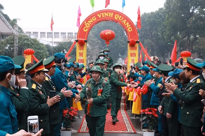 Một điểm giao quân tại trường Đại học Bách Khoa, quận Hai Bà Trưng, Hà Nội.