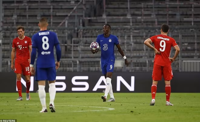 Các vị khách tới từ nước Anh bị Bayern biến thành "những đứa trẻ" khi liên tục chọc thủng lưới The Blues.