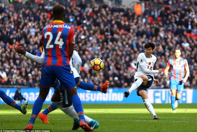 Bàn thắng đưa Son Heung-min vào lịch sử. Ảnh: Getty Image.