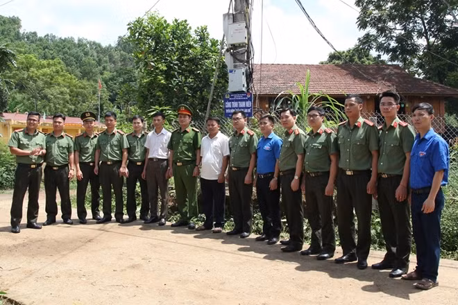 Khánh thành đường điện chiếu sáng dân sinh.