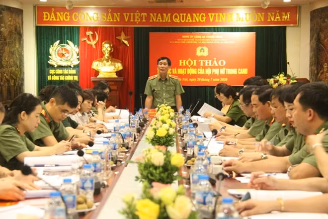 Các đại biểu dự hội thảo.