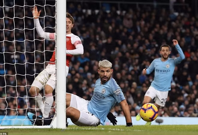 Aguero với bàn thắng ấn định tỷ số 3-1.