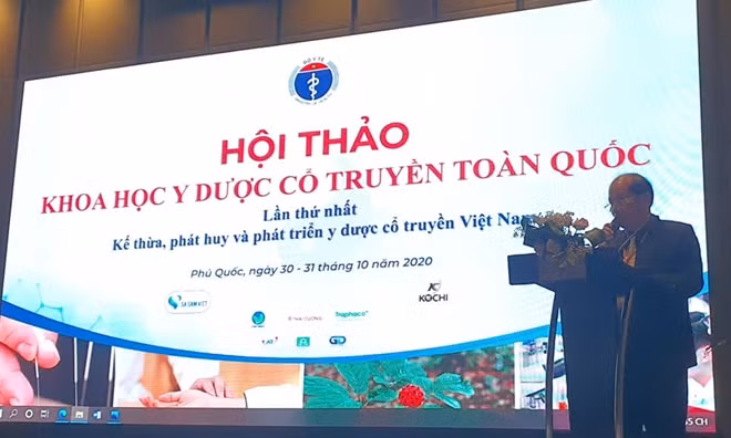PGS.TS Nguyễn Thế Thịnh, Cục trưởng Cục Quản lý Y Dược cổ truyền phát biểu tại Hội thảo .