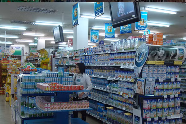 Người thu nhập thấp chịu nhiều tác động khi tăng thuế VAT. Người thu nhập thấp chịu nhiều tác động khi tăng thuế VAT.