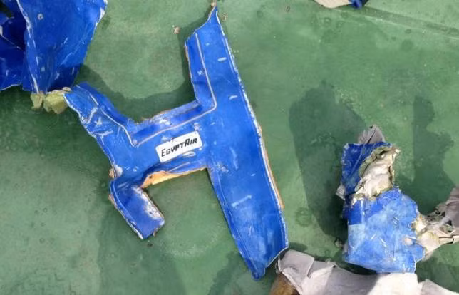 Mảnh vỡ máy bay EgyptAir được tìm thấy tháng trước. Ảnh: Reuters